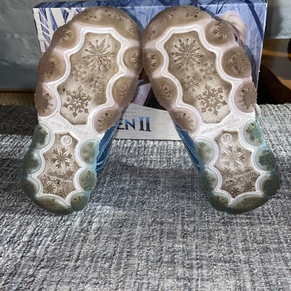 Size 10c Disney Frozen Light Up Sneakers - Picture 10 of 10